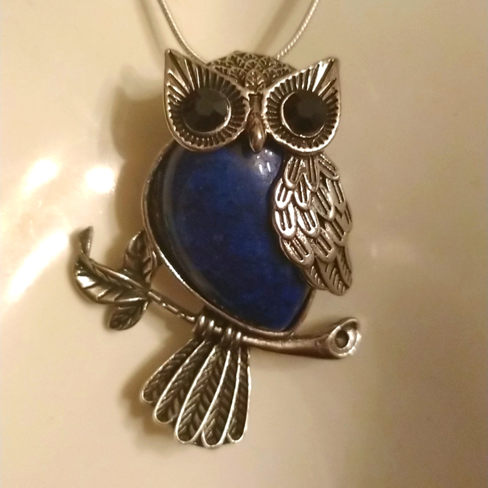 🦉Beautiful blue lapis owl pendant in an 18" silver chain